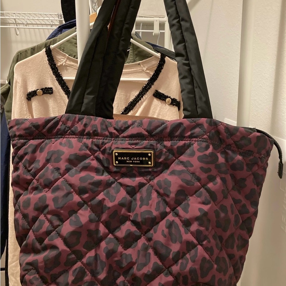 Authentic Marc Jacob’s suspira medium tote
